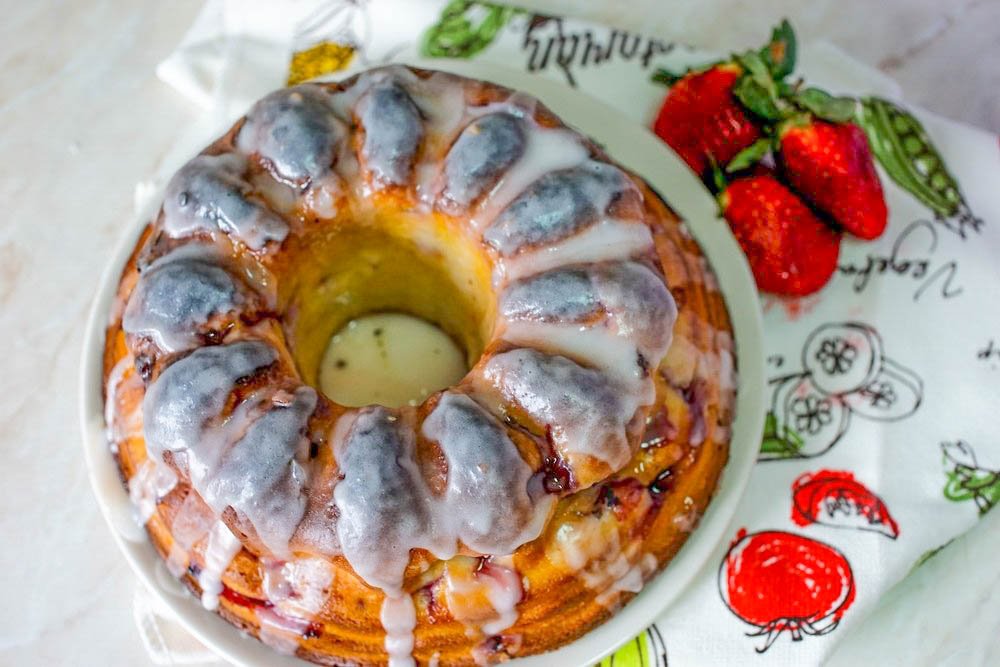 Simple and easy strawberry yogurt bundt cake