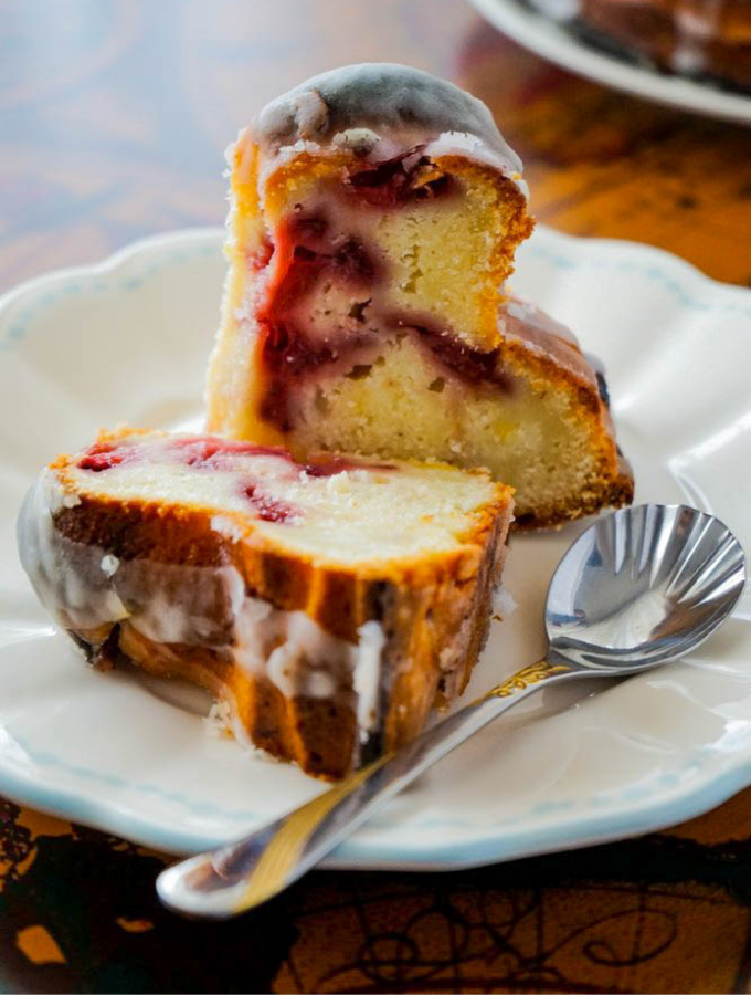 Simple and fresh strawberry yogurt cake
